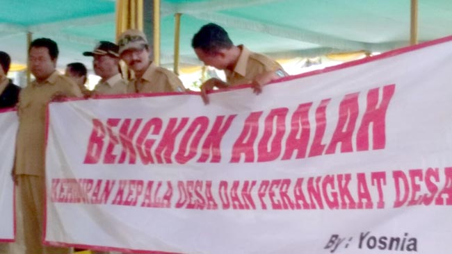 Luruk Pendopo Kabupaten Jombang, Ribuan Perangkat Desa dan Kades Tolak Perbup