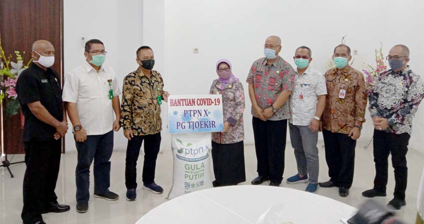PG Tjoekir Salurkan Bantuan 3 Ton Gula ke Bupati Jombang
