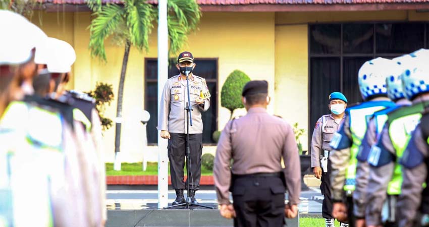 Kapolres Jombang Beri Penghargaan ke Kades Pelopor Kampung Tangguh