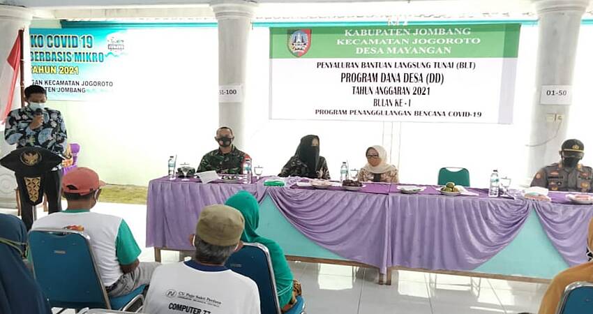 Bupati Jombang Serahkan BLT-DD Simbolis di Desa Mayangan