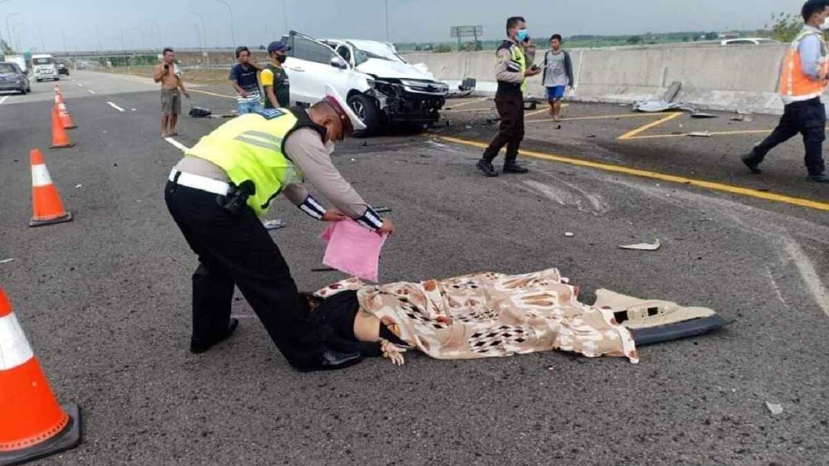 Vanessa Angel bersama Suami Meninggal dalam Kecelakaan Tunggal di Tol Jomo Jombang