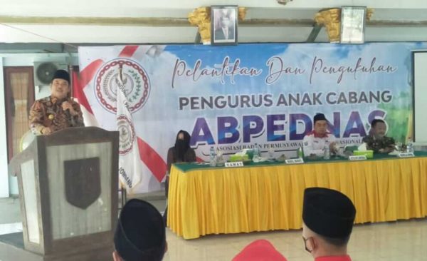 Hadiri Pelantikan dan Pengukuhan Pengurus ABPEDNAS, Wabup Jombang Ingatkan Sinergitas Kades dan BPD Membangun Desa