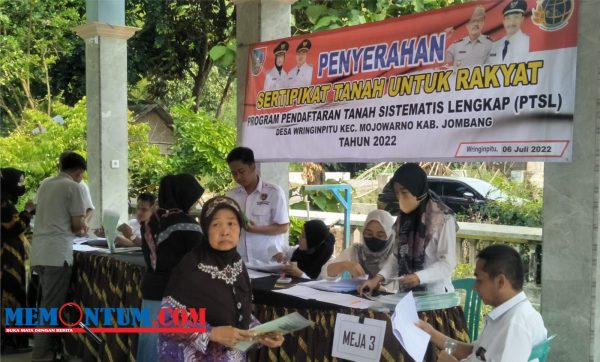 Sebanyak 300 Warga Wringinpitu Jombang Dapat Sertifikat Program PTSL