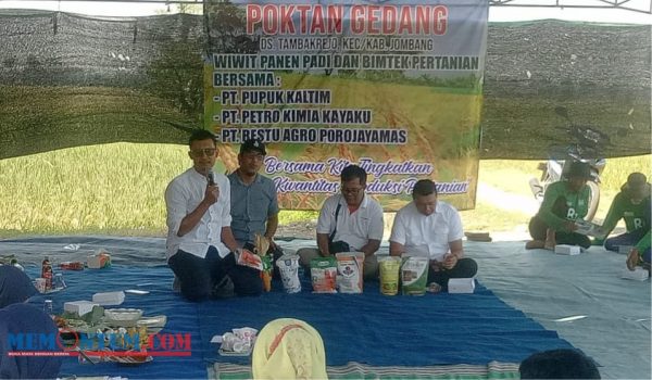 PT Restu Agropro Jayamas Kenalkan Produk R7 ke Gapoktan Gedang Tambakberas Jombang