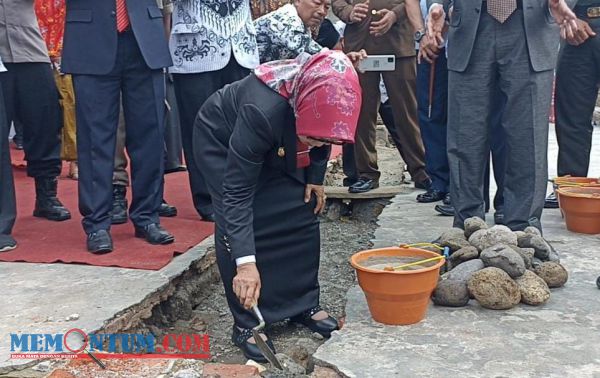 Lakukan Peletakan Batu Pertama Gedung PGRI, Bupati Mundjidah Minta Turut Terlibat Pembangunan Jombang