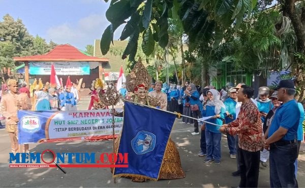 Meriahkan Karnaval Seni dan Budaya Nusantara, 856 Pelajar SMP Negeri 5 Jombang Kenakan Pakaian Adat