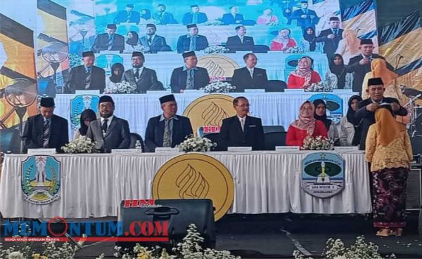 Wisuda 337 Siswa, Sebanyak 44 Siswa SMA Negeri 3 Jombang Lolos Seleksi Nasional Berbasis Prestasi